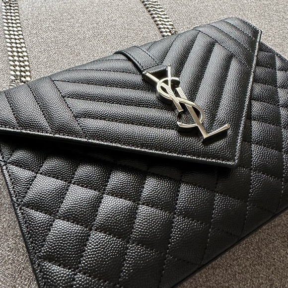 YSL ENVELOPE MEDIUM IN QUILTED GRAIN DE POUDRE EMBOSSED LEATHER - Picture 2 of 11